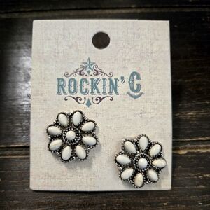 Silver Floral Stud Earrings with Vintage Design